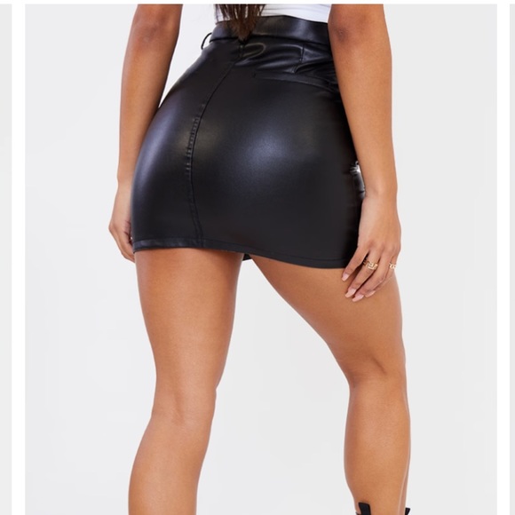 Black Matte Faux leather mini skirt - Picture 5 of 6